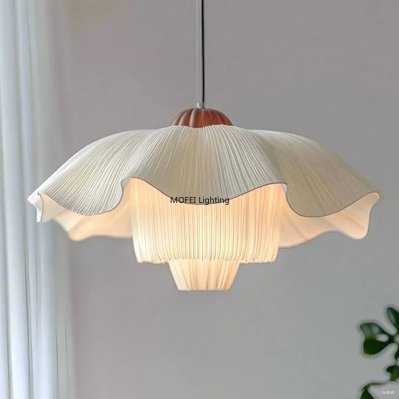 Nordic Petal Shaped French Chandelier Simple Romantic Cream Style Living Room Master Bedroom Home Decor Elegant Pendant Light