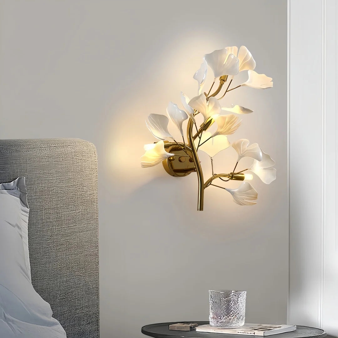 Luxury Gold Ginkgo Leaf Wall Sconce Modern LED Wall Lamp Creative Flower Wall Light Fixture for Bedroom Living Room Home Decor