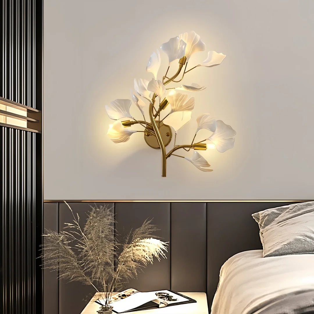 Luxury Gold Ginkgo Leaf Wall Sconce Modern LED Wall Lamp Creative Flower Wall Light Fixture for Bedroom Living Room Home Decor